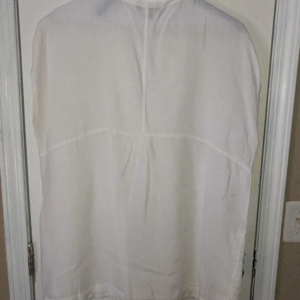 Lands End Woman's Sleeveless Blouse - Picture 2 of 3
